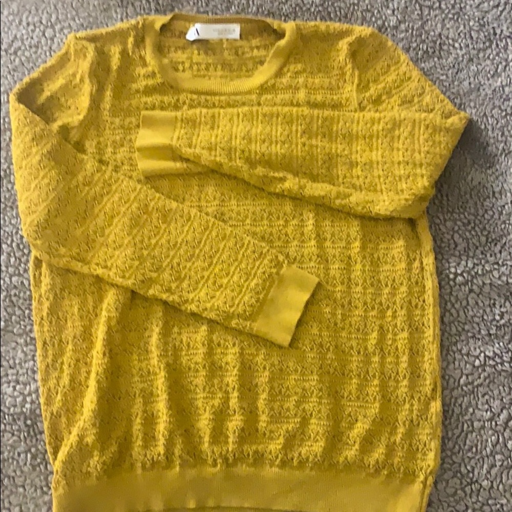 Mustered yellow sweater